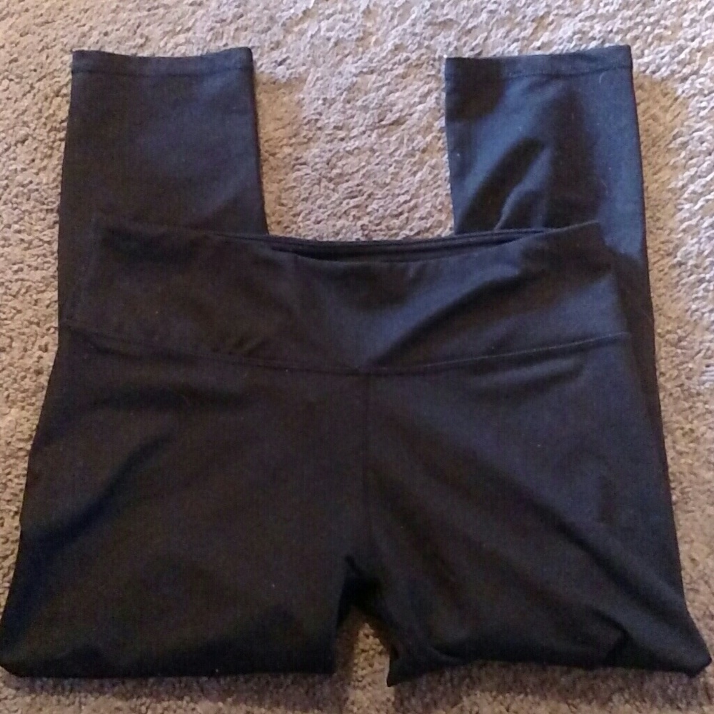 Fabletics Black Athletic Capri Pants